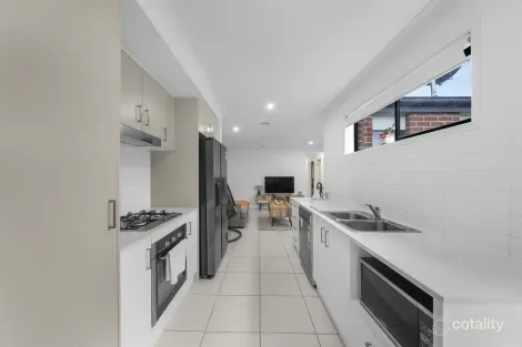 Property photo of 7 Vessey Walk Wyndham Vale VIC 3024