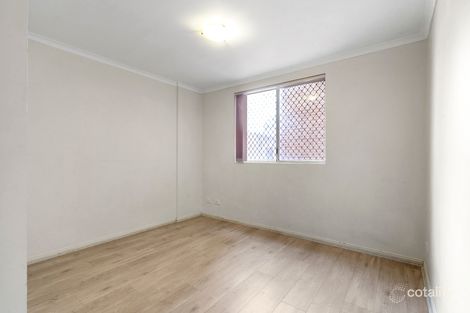 Property photo of 4/25-27 Fourth Avenue Blacktown NSW 2148