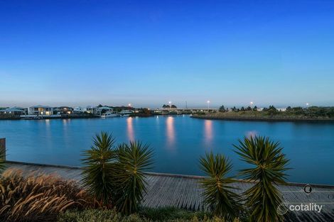 Property photo of 411/3 Pendraat Parade Hope Island QLD 4212