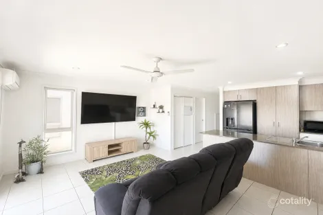 Property photo of 2/68A Makybe Diva Drive Ooralea QLD 4740