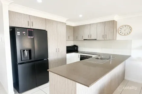 Property photo of 2/68A Makybe Diva Drive Ooralea QLD 4740