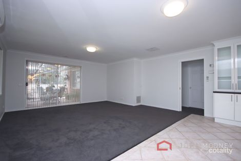 Property photo of 7 Roberts Way Kooringal NSW 2650