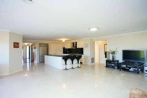 Property photo of 13 Oakview Parade Caroline Springs VIC 3023