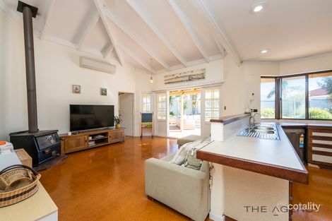 Property photo of 8 Banyon Close Halls Head WA 6210