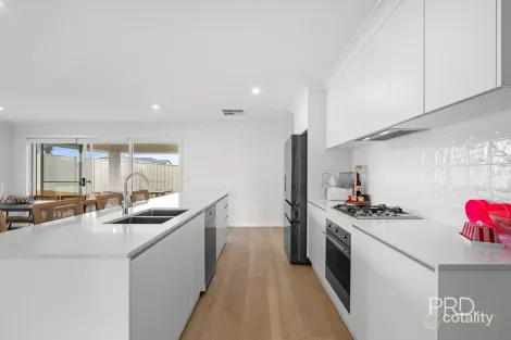 Property photo of 1 Callister Street Lloyd NSW 2650
