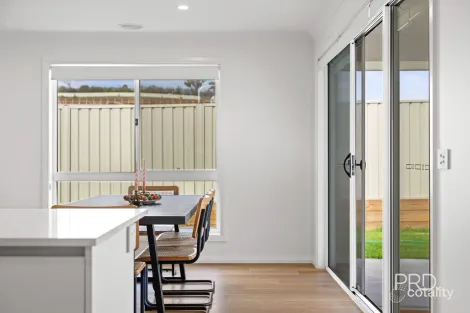 Property photo of 1 Callister Street Lloyd NSW 2650