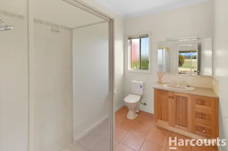 Property photo of 64 Walnut Avenue Horsham VIC 3400