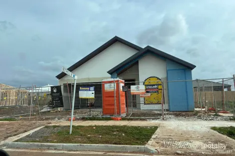 11 Thorny St, Rockbank, VIC 3335