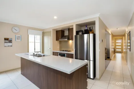 Property photo of 17 Zenith Street Pakenham VIC 3810