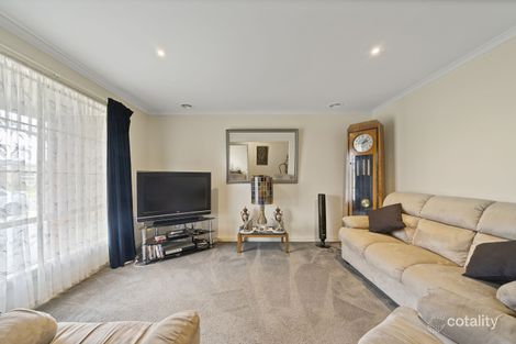 Property photo of 6 Westwood Road Cranbourne East VIC 3977