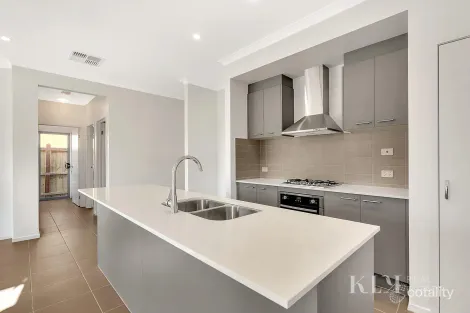 Property photo of 17 Vere Way Mickleham VIC 3064