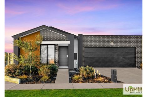 77 Plymouth Bvd, Clyde North, VIC 3978