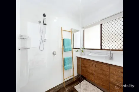 Property photo of 138 Discovery Drive Helensvale QLD 4212