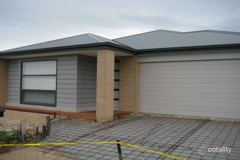 Property photo of 57 Burford Way Cranbourne North VIC 3977