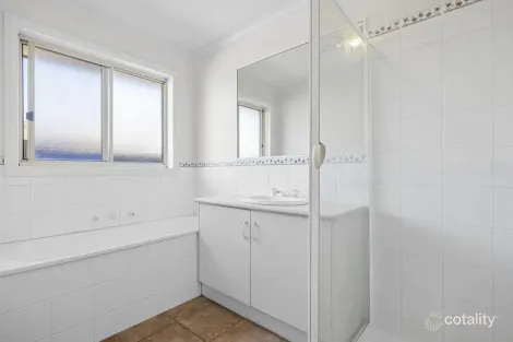 Property photo of 30 The Boulevard Gisborne VIC 3437