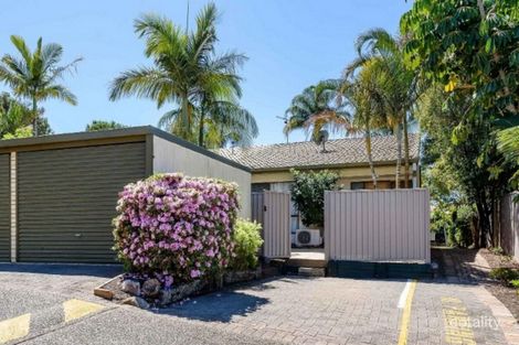 8/71 Olsen Ave, Labrador, QLD 4215