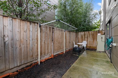 Property photo of 27 Freshfields Drive Cranbourne North VIC 3977