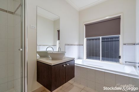 Property photo of 10 Rosleigh Drive Craigieburn VIC 3064