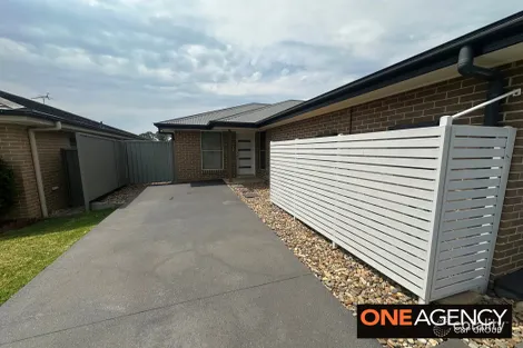 Property photo of 4 McCabe Place Rosemeadow NSW 2560