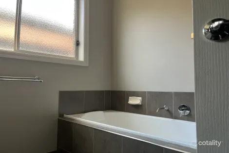 Property photo of 34 Taggerty Grove Epping VIC 3076