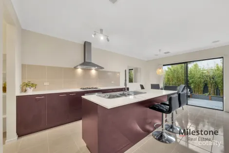 Property photo of 22 Canmore Street Cranbourne East VIC 3977