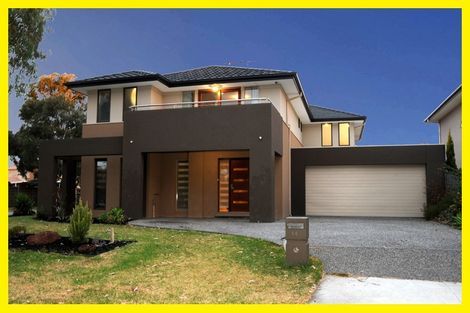14 Lake King Cir, Waterways, VIC 3195