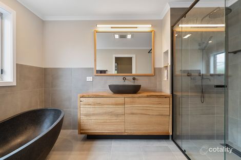 Property photo of 4 Sapphire Mews Skye VIC 3977