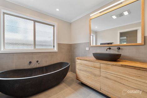 Property photo of 4 Sapphire Mews Skye VIC 3977