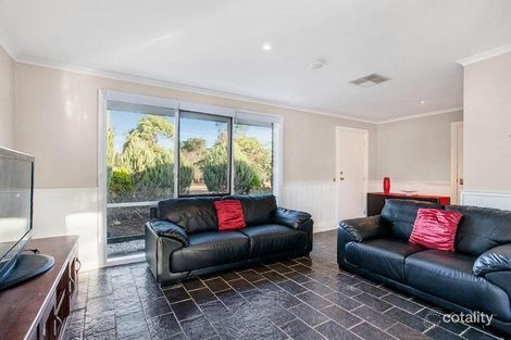 23 Walsingham Cres, Kurunjang, VIC 3337
