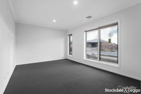 Property photo of 35 Plimsoll Street Mickleham VIC 3064