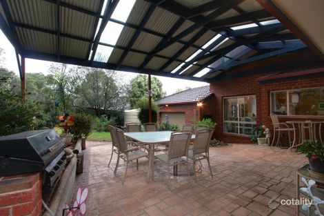 30 Quarry Hills Dr, Berwick, VIC 3806