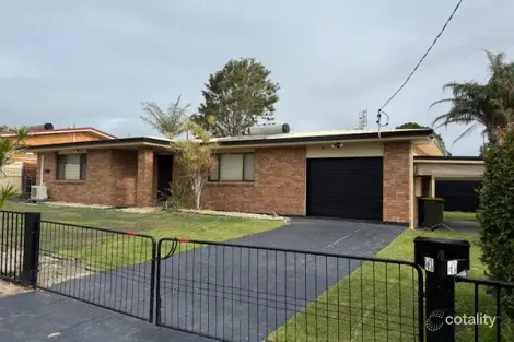 4 Ross St, Urangan, QLD 4655