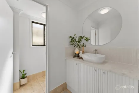 Property photo of 1/15 Bourton Road Merrimac QLD 4226