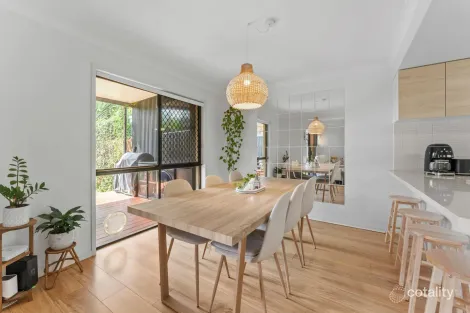 Property photo of 1/15 Bourton Road Merrimac QLD 4226