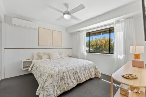 Property photo of 1/15 Bourton Road Merrimac QLD 4226