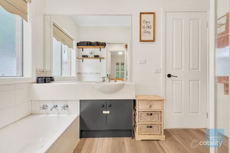 Property photo of 19 Moreton Close Caroline Springs VIC 3023
