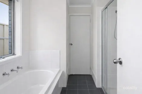 Property photo of 23 Overlander Way Smithfield SA 5114