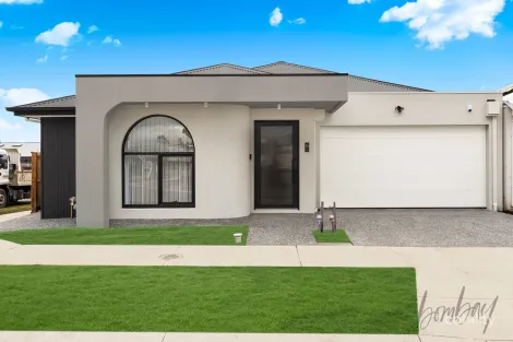 16 Garton St, Mickleham, VIC 3064