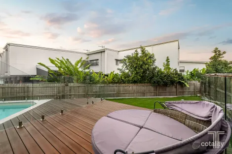 Property photo of 39 Kennington Road Camp Hill QLD 4152