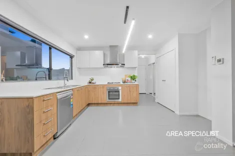 Property photo of 57 Beatrix Circuit Officer VIC 3809