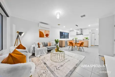 Property photo of 57 Beatrix Circuit Officer VIC 3809