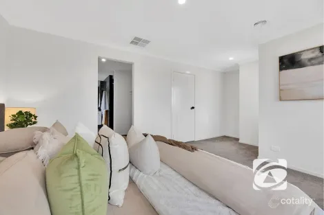 Property photo of 38 Carnelian Circuit Clyde North VIC 3978