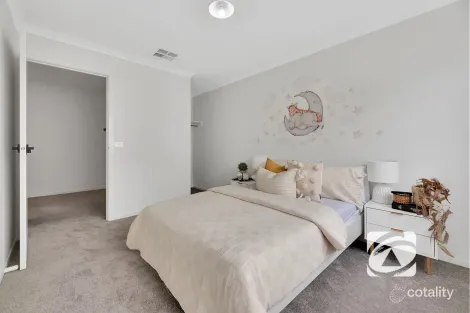 Property photo of 38 Carnelian Circuit Clyde North VIC 3978
