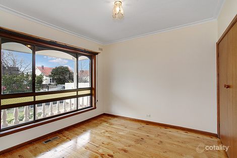 Property photo of 8 Bayview Road Seddon VIC 3011