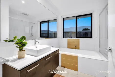 Property photo of 69 Everard Avenue Clyde North VIC 3978