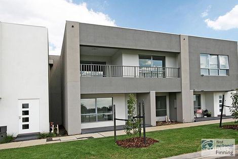 Property photo of 17 Fergus Lane Cranbourne West VIC 3977