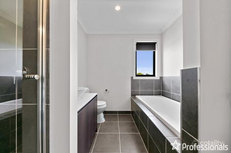 Property photo of 32 Milano Road Burnside VIC 3023