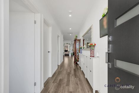 Property photo of 40 Latchford Drive Mickleham VIC 3064