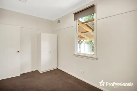 Property photo of 14 Monash Crescent Mount Austin NSW 2650