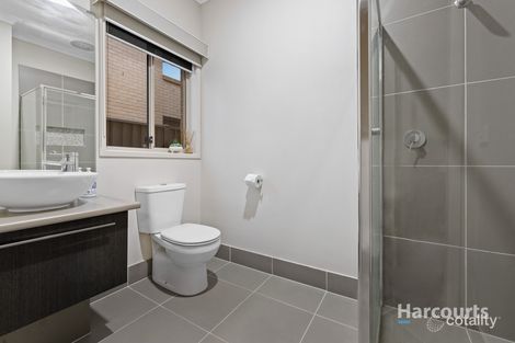 Property photo of 15 Otago Loop Caroline Springs VIC 3023